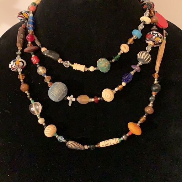 Beautiful Beaded Necklace   - Picture 4 of 4